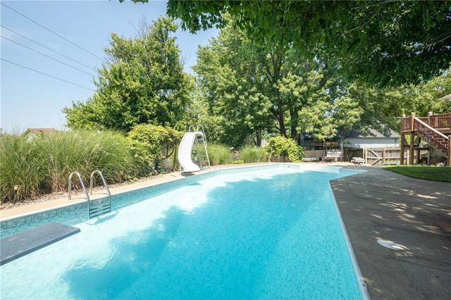 404 S SUNSET Lane, Raymore, MO 64083