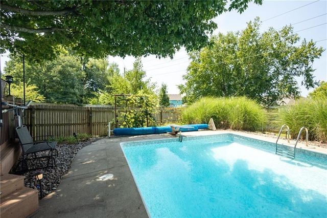 404 S SUNSET Lane, Raymore, MO 64083