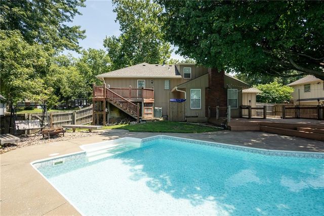 404 S SUNSET Lane, Raymore, MO 64083