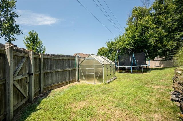 404 S SUNSET Lane, Raymore, MO 64083