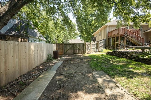 404 S SUNSET Lane, Raymore, MO 64083