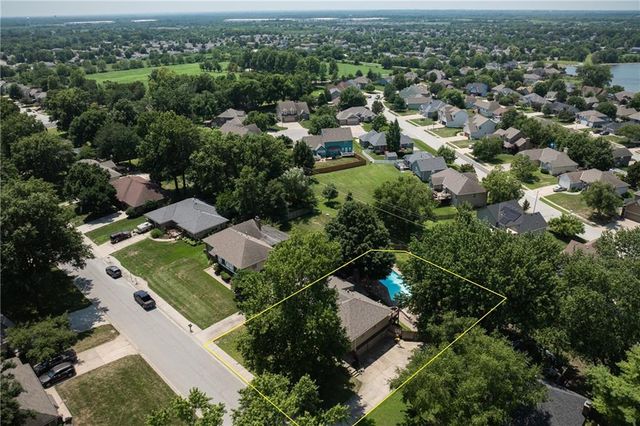 404 S SUNSET Lane, Raymore, MO 64083