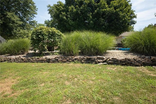 404 S SUNSET Lane, Raymore, MO 64083
