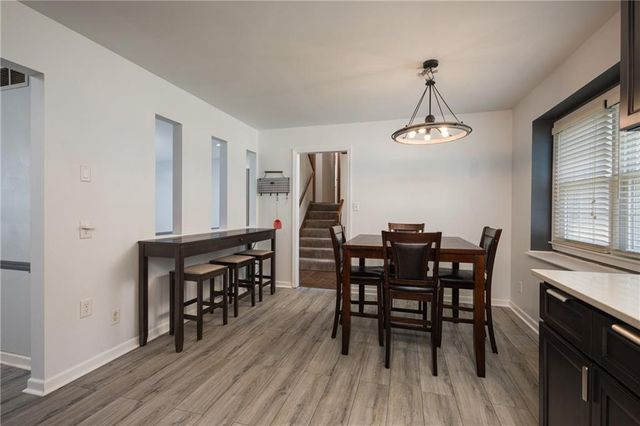404 S SUNSET Lane, Raymore, MO 64083
