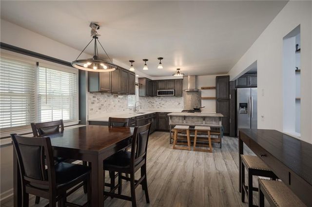 404 S SUNSET Lane, Raymore, MO 64083
