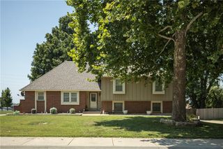 404 S SUNSET Lane, Raymore, MO 64083
