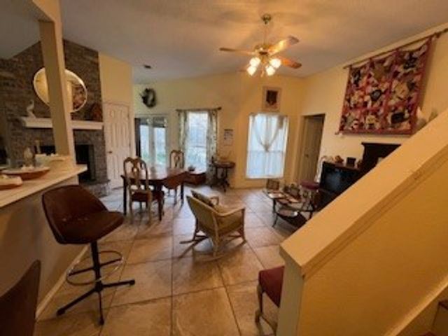 1003 W Lovers Lane, Arlington, TX 76013