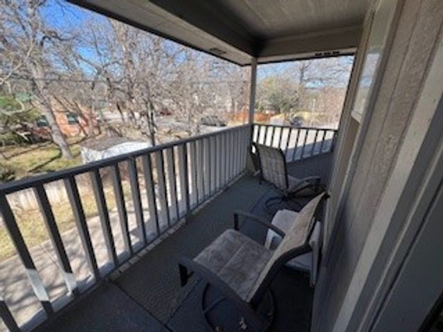 1003 W Lovers Lane, Arlington, TX 76013