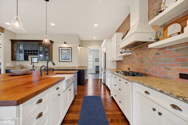 628 Woodbury Hill Drive, Westfield, IN 46074