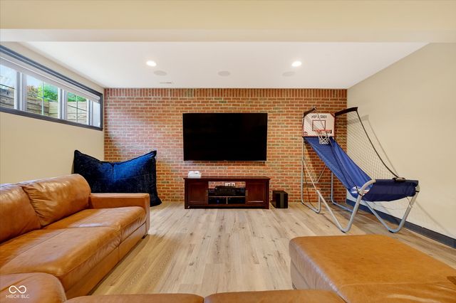 628 Woodbury Hill Drive, Westfield, IN 46074