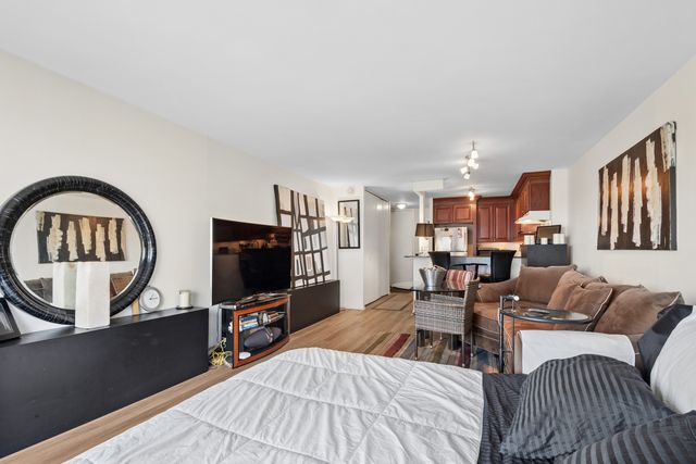 2020 N Lincoln Park West 8L, Chicago, IL 60614