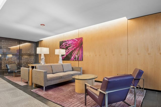 2020 N Lincoln Park West 8L, Chicago, IL 60614