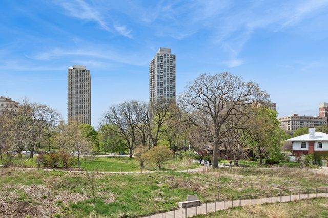 2020 N Lincoln Park West 8L, Chicago, IL 60614