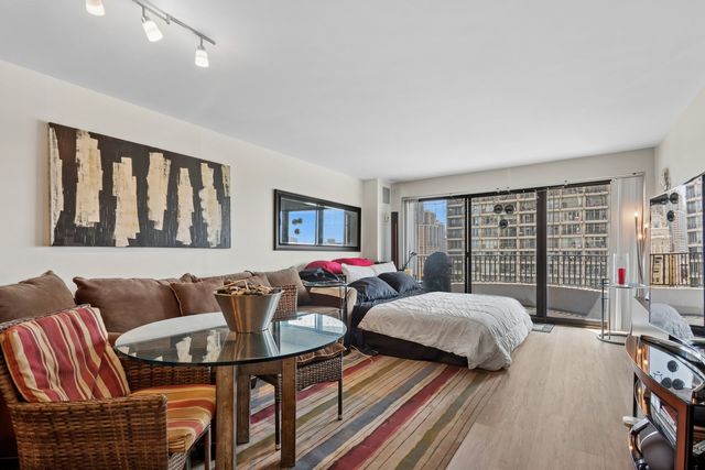 2020 N Lincoln Park West 8L, Chicago, IL 60614