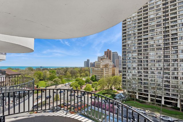 2020 N Lincoln Park West 8L, Chicago, IL 60614