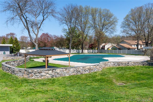 98 Molly Pitcher Lane I, Yorktown Heights, NY 10598