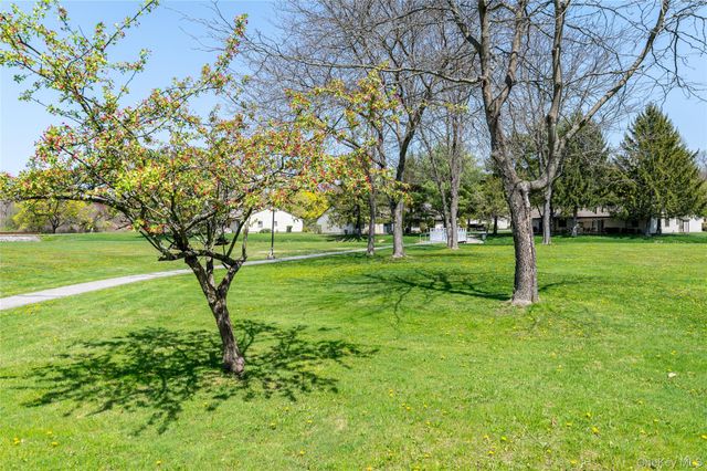 98 Molly Pitcher Lane I, Yorktown Heights, NY 10598