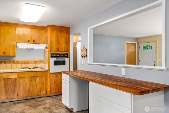 508 Ocean Beach Road, Hoquiam, WA 98550