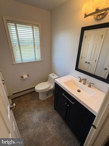 1007 BUCKS RD, Perkasie, PA 18944