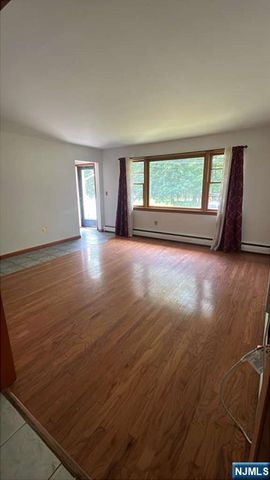 74 Roosevelt Street, Pequannock Township, NJ 07440