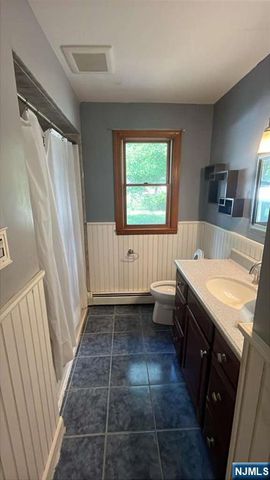 74 Roosevelt Street, Pequannock Township, NJ 07440