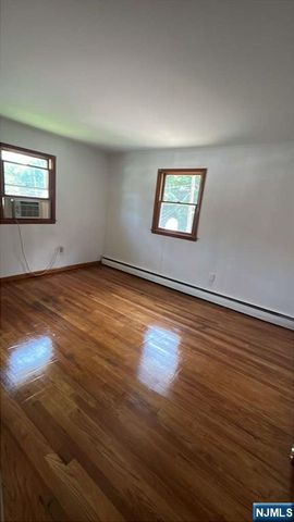 74 Roosevelt Street, Pequannock Township, NJ 07440