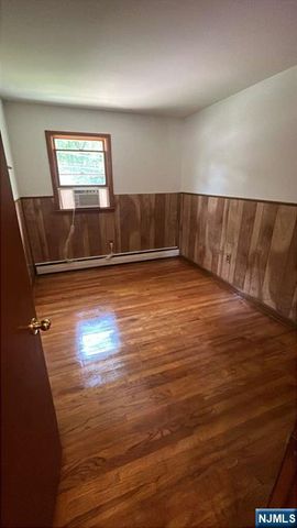 74 Roosevelt Street, Pequannock Township, NJ 07440