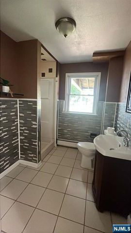 74 Roosevelt Street, Pequannock Township, NJ 07440