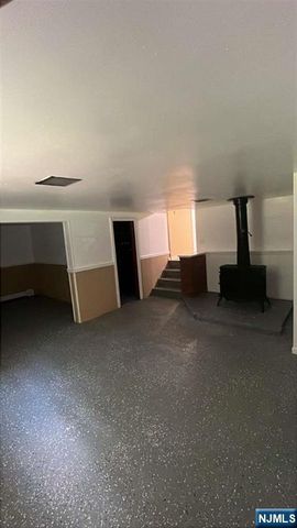 74 Roosevelt Street, Pequannock Township, NJ 07440