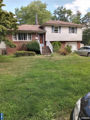 74 Roosevelt Street, Pequannock Township, NJ 07440
