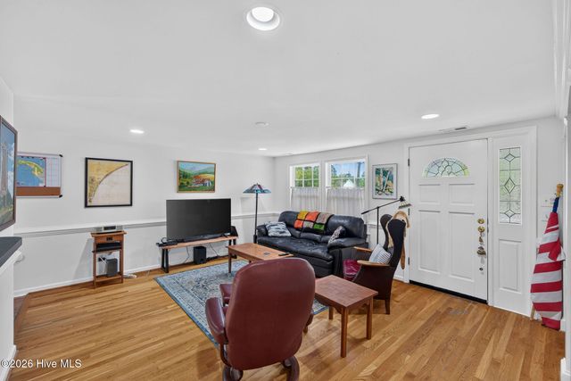901 Cardinal Road, Southport, NC 28461
