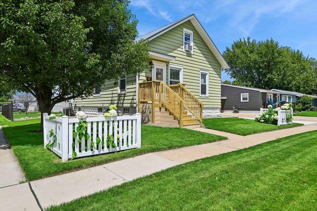 2700 3rd Avenue, Marion, IA 52302