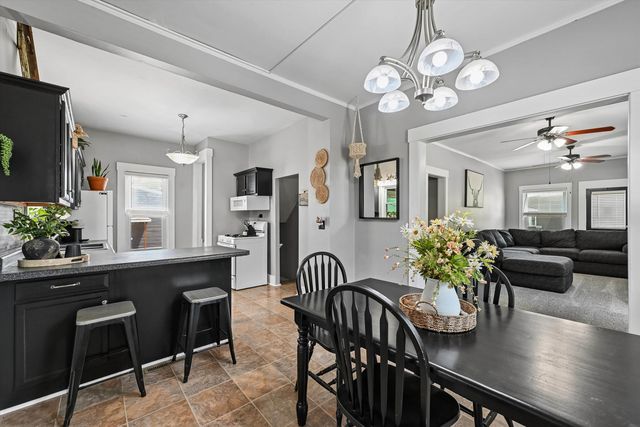 2700 3rd Avenue, Marion, IA 52302