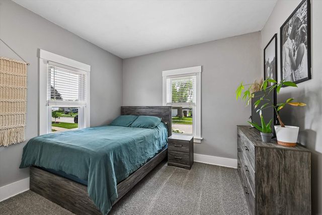 2700 3rd Avenue, Marion, IA 52302