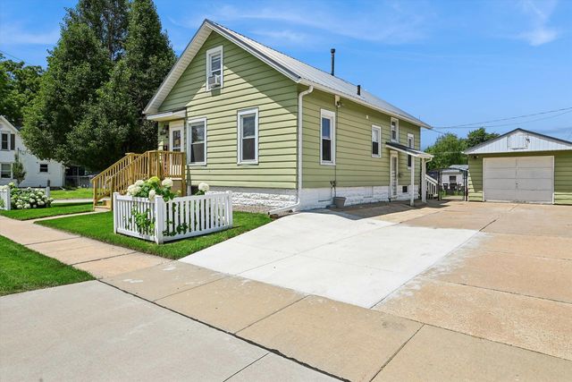 2700 3rd Avenue, Marion, IA 52302