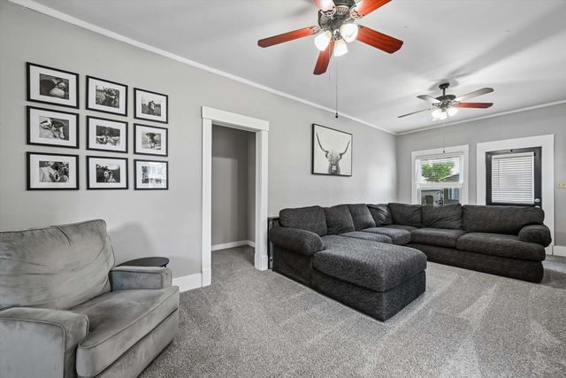 2700 3rd Avenue, Marion, IA 52302