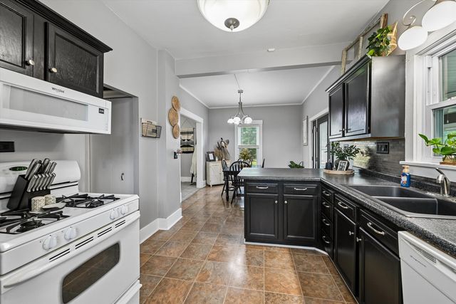 2700 3rd Avenue, Marion, IA 52302