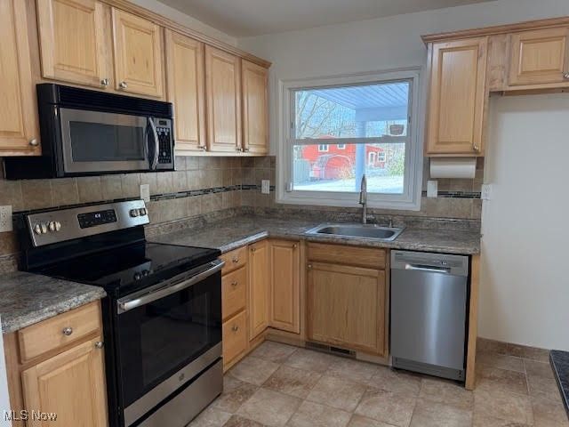 8241 Longview Drive NE, Warren, OH 44484