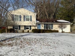 8241 Longview Drive NE, Warren, OH 44484