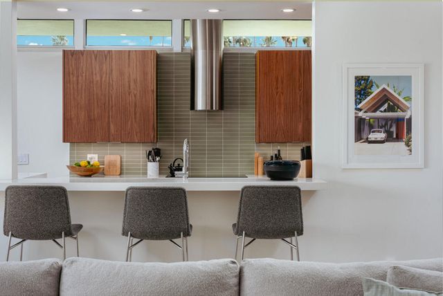 14 Lakeview Circle, Palm Springs, CA 92264