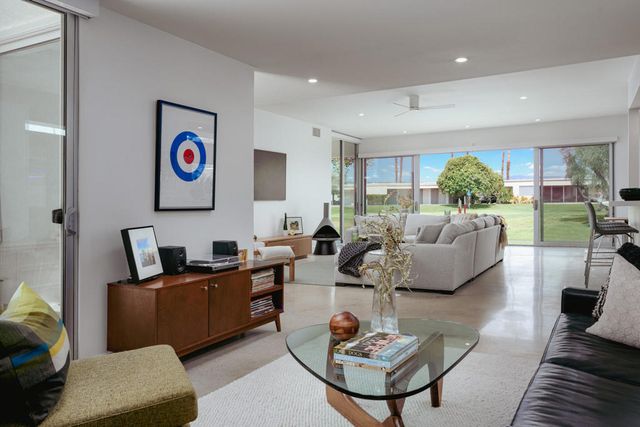 14 Lakeview Circle, Palm Springs, CA 92264