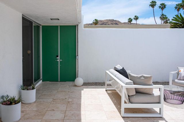 14 Lakeview Circle, Palm Springs, CA 92264