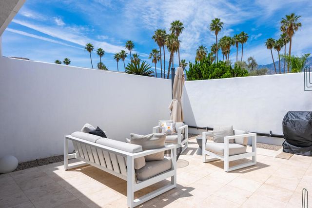 14 Lakeview Circle, Palm Springs, CA 92264