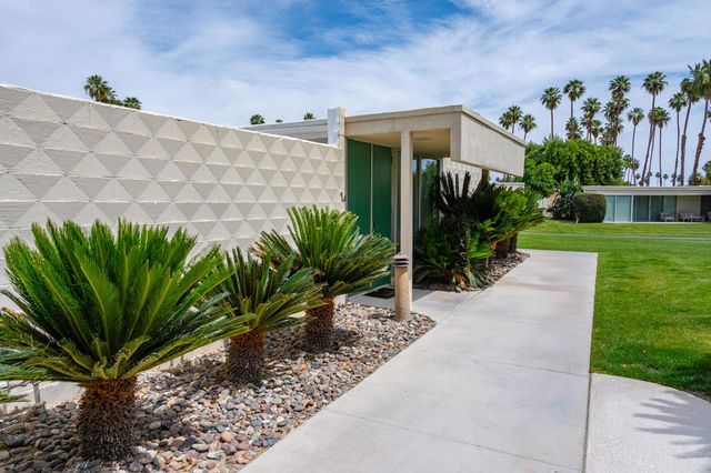 14 Lakeview Circle, Palm Springs, CA 92264