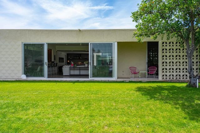 14 Lakeview Circle, Palm Springs, CA 92264