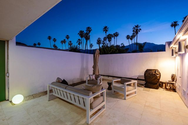 14 Lakeview Circle, Palm Springs, CA 92264