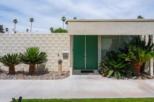 14 Lakeview Circle, Palm Springs, CA 92264