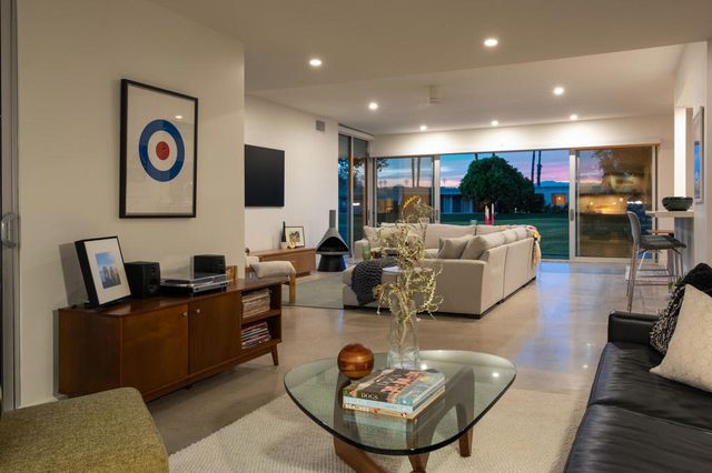14 Lakeview Circle, Palm Springs, CA 92264