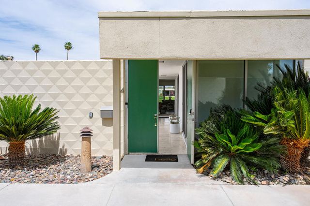 14 Lakeview Circle, Palm Springs, CA 92264