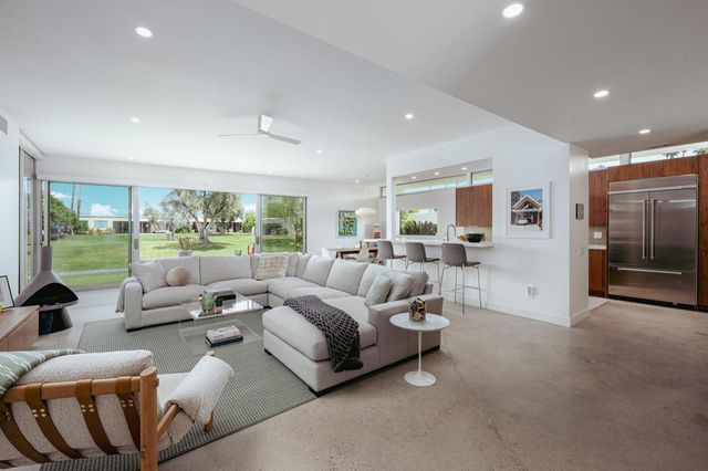 14 Lakeview Circle, Palm Springs, CA 92264